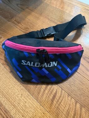 Salomon Black with Blue Graphic Belt Pack and Pink Zipper